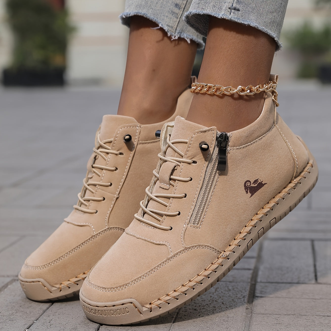 Mila – Comfortable orthopedic sneakers with a zipper